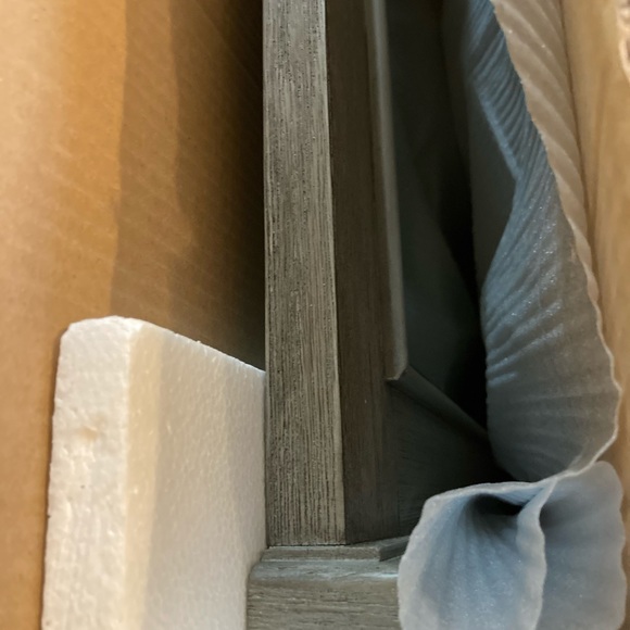 Brand new in the box sit on top dresser mirror - Picture 1 of 3